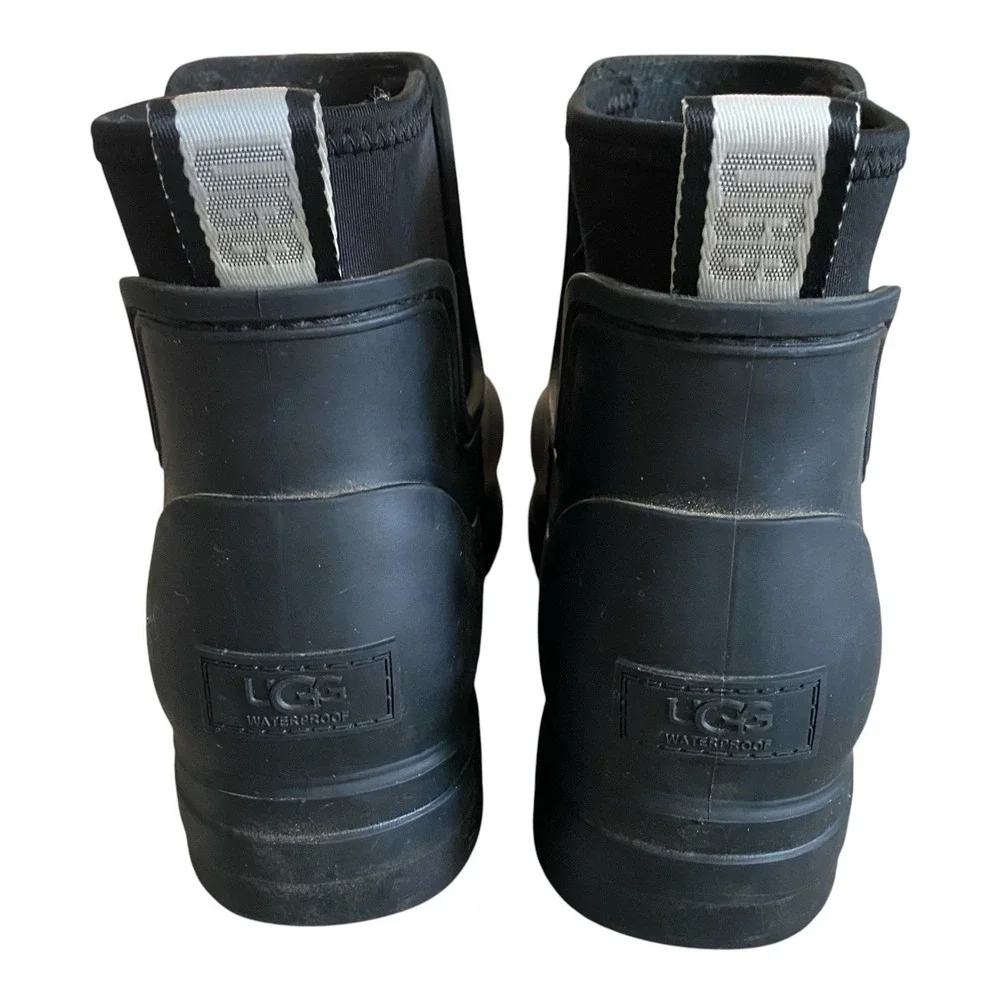 UGG Rain Chelsea Ankle Boots Sz 10M Black Waterproof Lug Sole Garden Outdoor